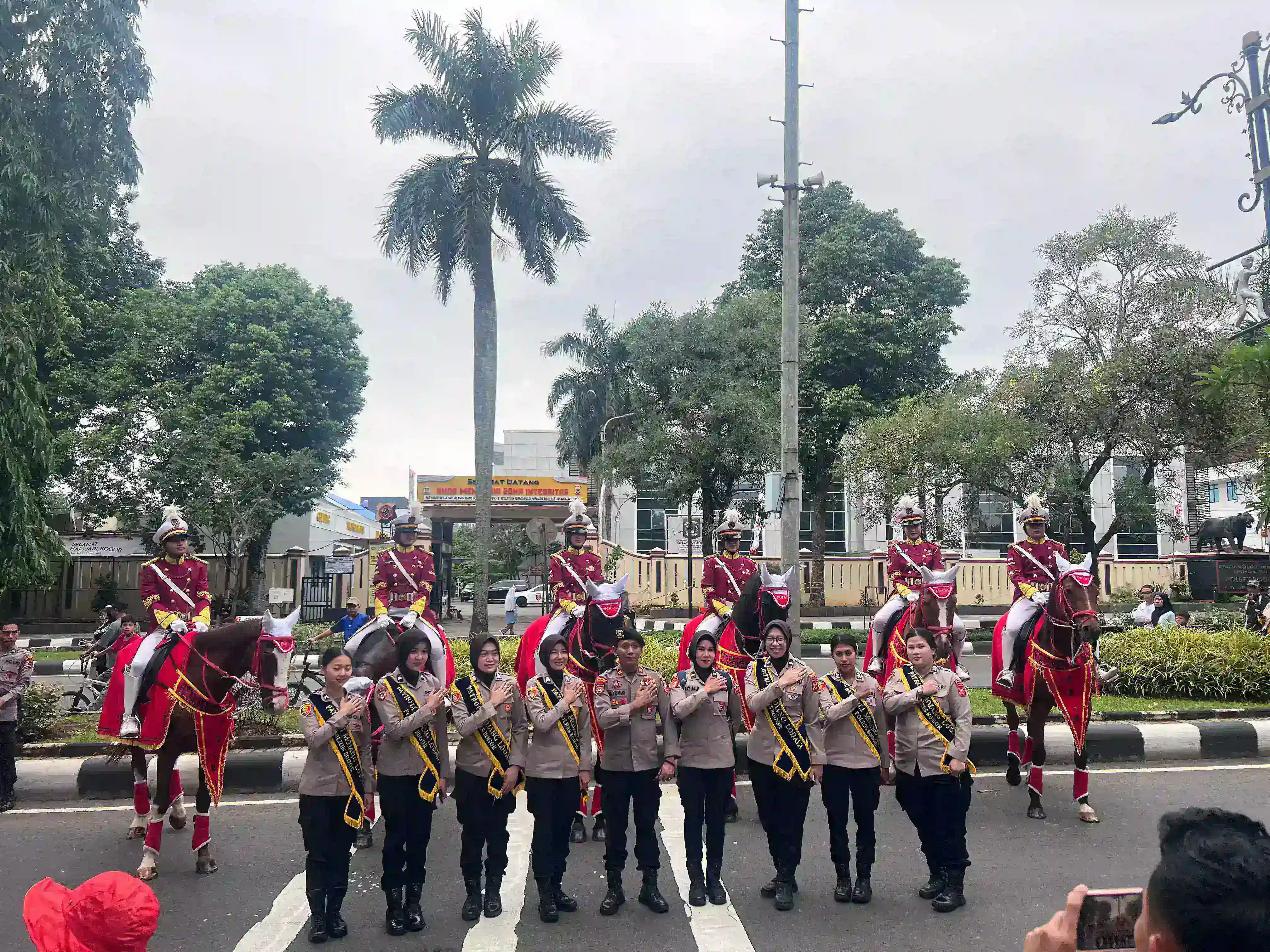 Semarak Hari Jadi Bogor Patroli Berkuda Den Turangga Polri Pikat Perhatian Warga Cibinong