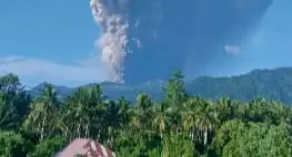 Erupsi Gunung Dukono Capai 10 Kilometer, Warga Diminta Gunakan Masker