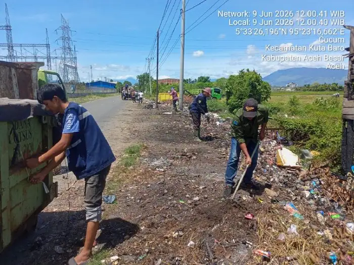 DLH Aceh Besar Kerahkan 6 Armada dan 18 Petugas Tangani Tumpukan Sampah Liar di Blang Bintang Lama