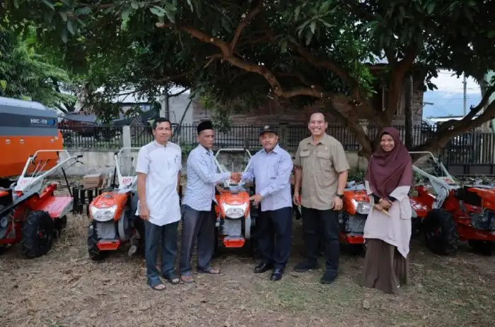 Pemkab Aceh Besar Salurkan 40 Unit Alsintan untuk Tingkatkan Produktivitas dan Ketahanan Pangan